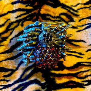 🖤❣️🕷Swarovski Spider Cuff 🕷❣️🖤